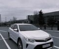 Белый Тойота Камри, объемом двигателя 2.5 л и пробегом 130 тыс. км за 20700 $, фото 1 на Automoto.ua