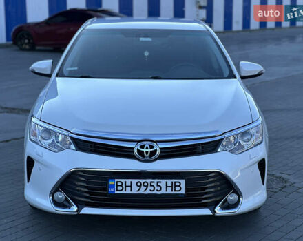 Белый Тойота Камри, объемом двигателя 2.49 л и пробегом 172 тыс. км за 16700 $, фото 1 на Automoto.ua