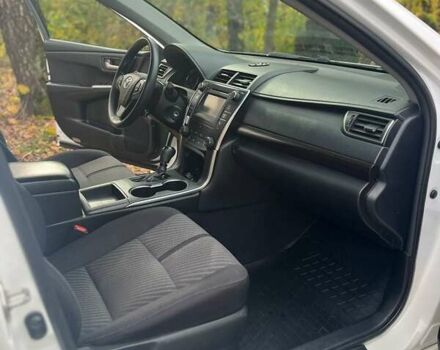 Белый Тойота Камри, объемом двигателя 2.5 л и пробегом 204 тыс. км за 13000 $, фото 10 на Automoto.ua