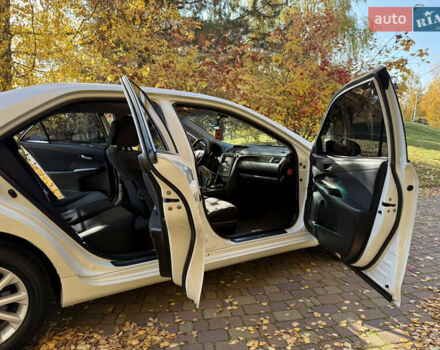 Тойота Камри 2016 в Харькове на Automoto.ua Белый Тойота Камри, объемом двигателя 2.49 л и пробегом 190 тыс. км за 16999 $, фото 19 на Automoto.ua