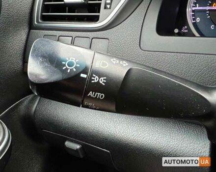 Белый Тойота Камри, объемом двигателя 2.5 л и пробегом 190 тыс. км за 13599 $, фото 15 на Automoto.ua