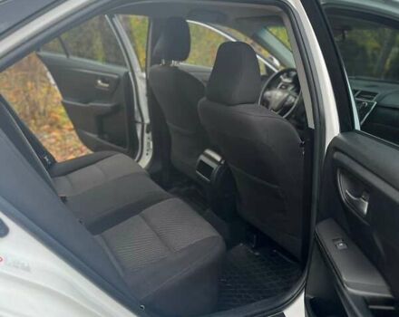 Белый Тойота Камри, объемом двигателя 2.5 л и пробегом 204 тыс. км за 13000 $, фото 6 на Automoto.ua