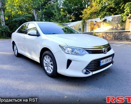 Белый Тойота Камри, объемом двигателя 2.5 л и пробегом 190 тыс. км за 15999 $, фото 1 на Automoto.ua