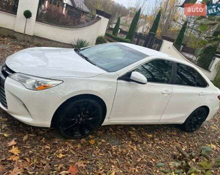 Белый Тойота Камри, объемом двигателя 2.5 л и пробегом 204 тыс. км за 13000 $, фото 1 на Automoto.ua