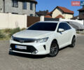 Белый Тойота Камри, объемом двигателя 2.5 л и пробегом 128 тыс. км за 17900 $, фото 1 на Automoto.ua