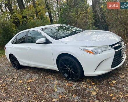 Белый Тойота Камри, объемом двигателя 2.5 л и пробегом 204 тыс. км за 13000 $, фото 2 на Automoto.ua