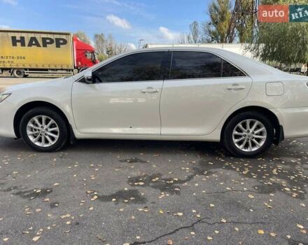 Білий Тойота Камрі, об'ємом двигуна 2.5 л та пробігом 198 тис. км за 15500 $, фото 2 на Automoto.ua