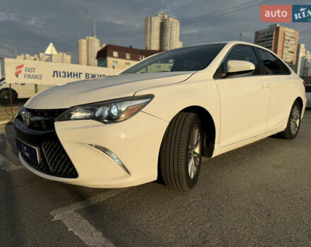 Белый Тойота Камри, объемом двигателя 2.49 л и пробегом 192 тыс. км за 13400 $, фото 1 на Automoto.ua