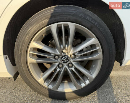 Белый Тойота Камри, объемом двигателя 2.49 л и пробегом 192 тыс. км за 13400 $, фото 13 на Automoto.ua