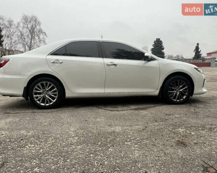 Белый Тойота Камри, объемом двигателя 0 л и пробегом 120 тыс. км за 18750 $, фото 1 на Automoto.ua