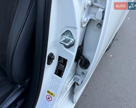 Белый Тойота Камри, объемом двигателя 2.49 л и пробегом 87 тыс. км за 18700 $, фото 94 на Automoto.ua