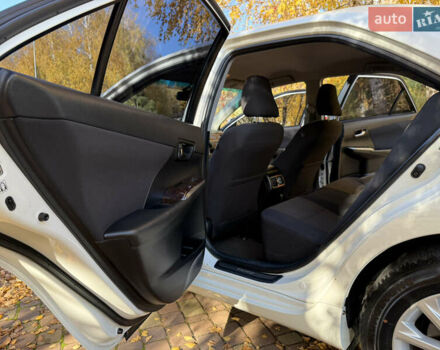 Тойота Камри 2016 в Харькове на Automoto.ua Белый Тойота Камри, объемом двигателя 2.49 л и пробегом 190 тыс. км за 16999 $, фото 22 на Automoto.ua