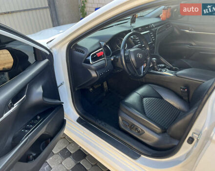 Белый Тойота Камри, объемом двигателя 2.49 л и пробегом 286 тыс. км за 17800 $, фото 20 на Automoto.ua