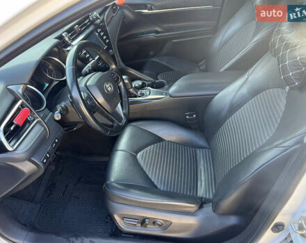 Белый Тойота Камри, объемом двигателя 2.49 л и пробегом 286 тыс. км за 17800 $, фото 19 на Automoto.ua