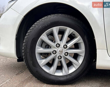 Белый Тойота Камри, объемом двигателя 2.49 л и пробегом 119 тыс. км за 20555 $, фото 64 на Automoto.ua