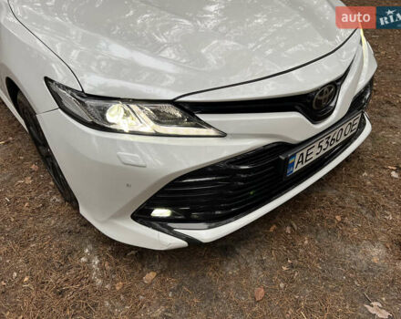 Белый Тойота Камри, объемом двигателя 2.49 л и пробегом 152 тыс. км за 21000 $, фото 1 на Automoto.ua