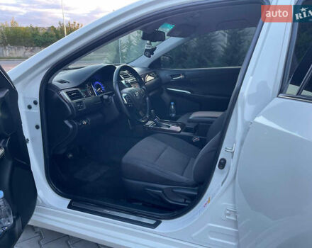 Белый Тойота Камри, объемом двигателя 2.49 л и пробегом 155 тыс. км за 18700 $, фото 17 на Automoto.ua