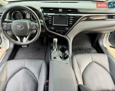 Тойота Камри 2017 в Черновцах на Automoto.ua Белый Тойота Камри, объемом двигателя 2.49 л и пробегом 80 тыс. км за 22900 $, фото 29 на Automoto.ua