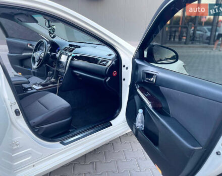 Белый Тойота Камри, объемом двигателя 2.49 л и пробегом 155 тыс. км за 18700 $, фото 19 на Automoto.ua