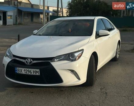 Белый Тойота Камри, объемом двигателя 2.5 л и пробегом 191 тыс. км за 13000 $, фото 1 на Automoto.ua