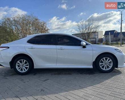 Белый Тойота Камри, объемом двигателя 2.49 л и пробегом 122 тыс. км за 21400 $, фото 3 на Automoto.ua