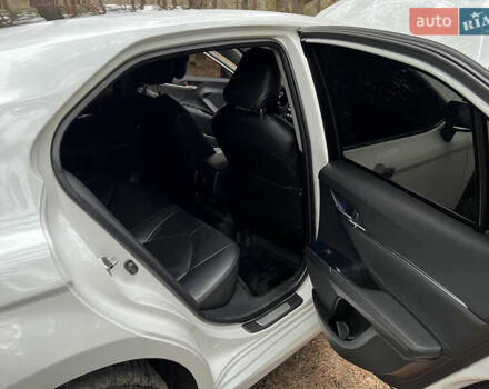 Белый Тойота Камри, объемом двигателя 2.49 л и пробегом 152 тыс. км за 21000 $, фото 10 на Automoto.ua