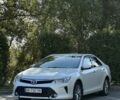 Белый Тойота Камри, объемом двигателя 2.5 л и пробегом 180 тыс. км за 16800 $, фото 1 на Automoto.ua