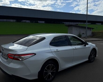 Белый Тойота Камри, объемом двигателя 2.5 л и пробегом 205 тыс. км за 20000 $, фото 3 на Automoto.ua