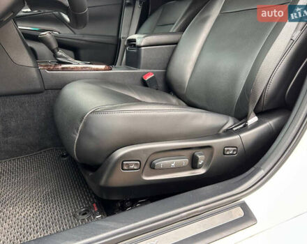 Белый Тойота Камри, объемом двигателя 2.49 л и пробегом 119 тыс. км за 20555 $, фото 28 на Automoto.ua