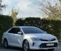 Белый Тойота Камри, объемом двигателя 2.5 л и пробегом 180 тыс. км за 16800 $, фото 1 на Automoto.ua