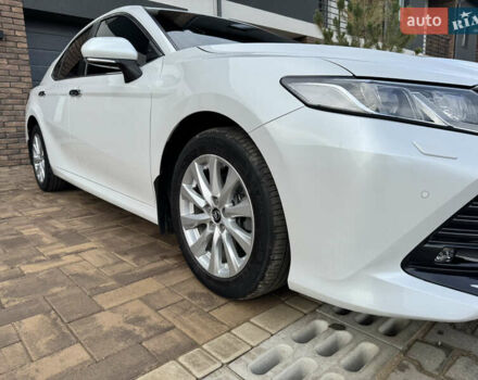 Тойота Камри 2017 в Черновцах на Automoto.ua Белый Тойота Камри, объемом двигателя 2.49 л и пробегом 80 тыс. км за 22900 $, фото 6 на Automoto.ua
