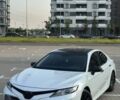 Белый Тойота Камри, объемом двигателя 2.5 л и пробегом 140 тыс. км за 20017 $, фото 1 на Automoto.ua