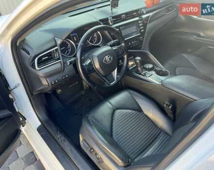 Белый Тойота Камри, объемом двигателя 2.49 л и пробегом 286 тыс. км за 17800 $, фото 14 на Automoto.ua