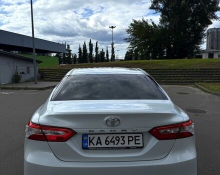 Белый Тойота Камри, объемом двигателя 2.5 л и пробегом 205 тыс. км за 20000 $, фото 2 на Automoto.ua