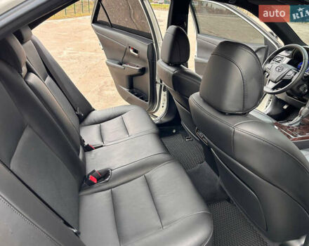 Белый Тойота Камри, объемом двигателя 2.49 л и пробегом 119 тыс. км за 20555 $, фото 12 на Automoto.ua