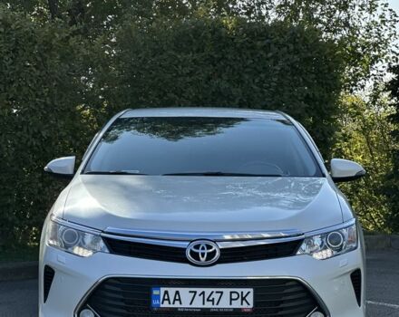 Белый Тойота Камри, объемом двигателя 2.5 л и пробегом 180 тыс. км за 16800 $, фото 2 на Automoto.ua