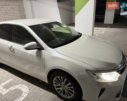 Тойота Камри 2017 в Львове на Automoto.ua Белый Тойота Камри, объемом двигателя 2.49 л и пробегом 148 тыс. км за 19300 $, фото 5 на Automoto.ua