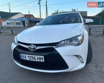 Белый Тойота Камри, объемом двигателя 2.5 л и пробегом 191 тыс. км за 13000 $, фото 2 на Automoto.ua