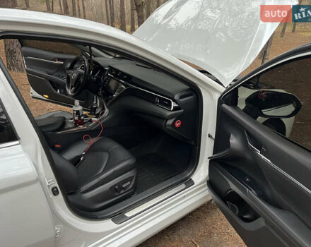 Белый Тойота Камри, объемом двигателя 2.49 л и пробегом 152 тыс. км за 21000 $, фото 9 на Automoto.ua