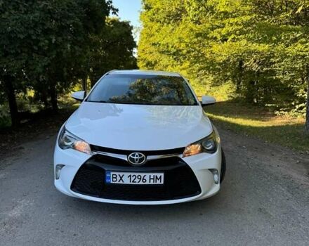 Белый Тойота Камри, объемом двигателя 2.5 л и пробегом 191 тыс. км за 13000 $, фото 5 на Automoto.ua