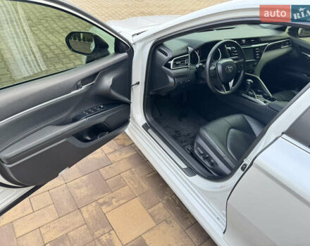 Тойота Камри 2017 в Черновцах на Automoto.ua Белый Тойота Камри, объемом двигателя 2.49 л и пробегом 80 тыс. км за 22900 $, фото 12 на Automoto.ua