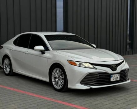 Белый Тойота Камри, объемом двигателя 2.5 л и пробегом 159 тыс. км за 17800 $, фото 2 на Automoto.ua