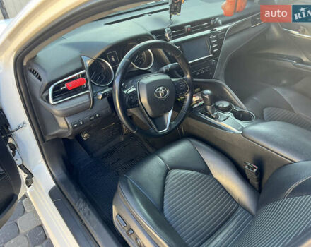 Белый Тойота Камри, объемом двигателя 2.49 л и пробегом 286 тыс. км за 17800 $, фото 18 на Automoto.ua