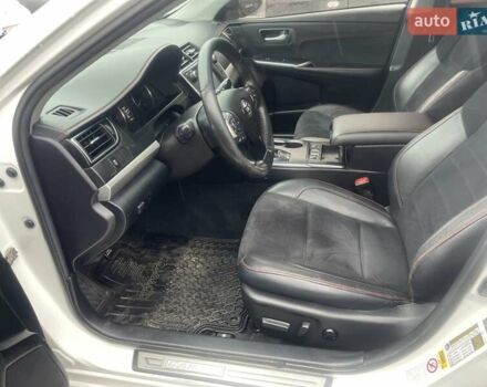 Білий Тойота Камрі, об'ємом двигуна 2.5 л та пробігом 158 тис. км за 15900 $, фото 26 на Automoto.ua