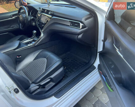 Белый Тойота Камри, объемом двигателя 2.49 л и пробегом 286 тыс. км за 17800 $, фото 15 на Automoto.ua