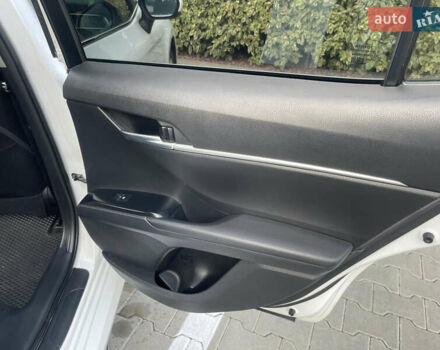 Белый Тойота Камри, объемом двигателя 2.49 л и пробегом 143 тыс. км за 17600 $, фото 16 на Automoto.ua