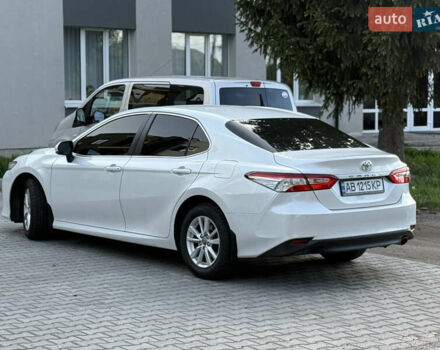 Белый Тойота Камри, объемом двигателя 2.49 л и пробегом 175 тыс. км за 21500 $, фото 2 на Automoto.ua