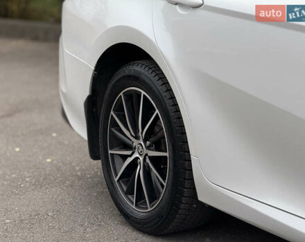 Білий Тойота Камрі, об'ємом двигуна 2.49 л та пробігом 158 тис. км за 22777 $, фото 13 на Automoto.ua