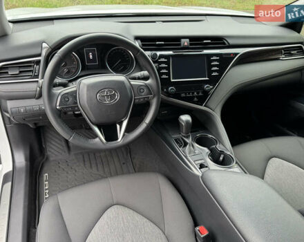 Белый Тойота Камри, объемом двигателя 2.49 л и пробегом 32 тыс. км за 23700 $, фото 22 на Automoto.ua