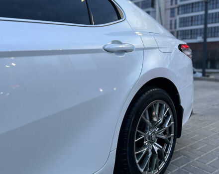 Белый Тойота Камри, объемом двигателя 2.49 л и пробегом 157 тыс. км за 22900 $, фото 8 на Automoto.ua